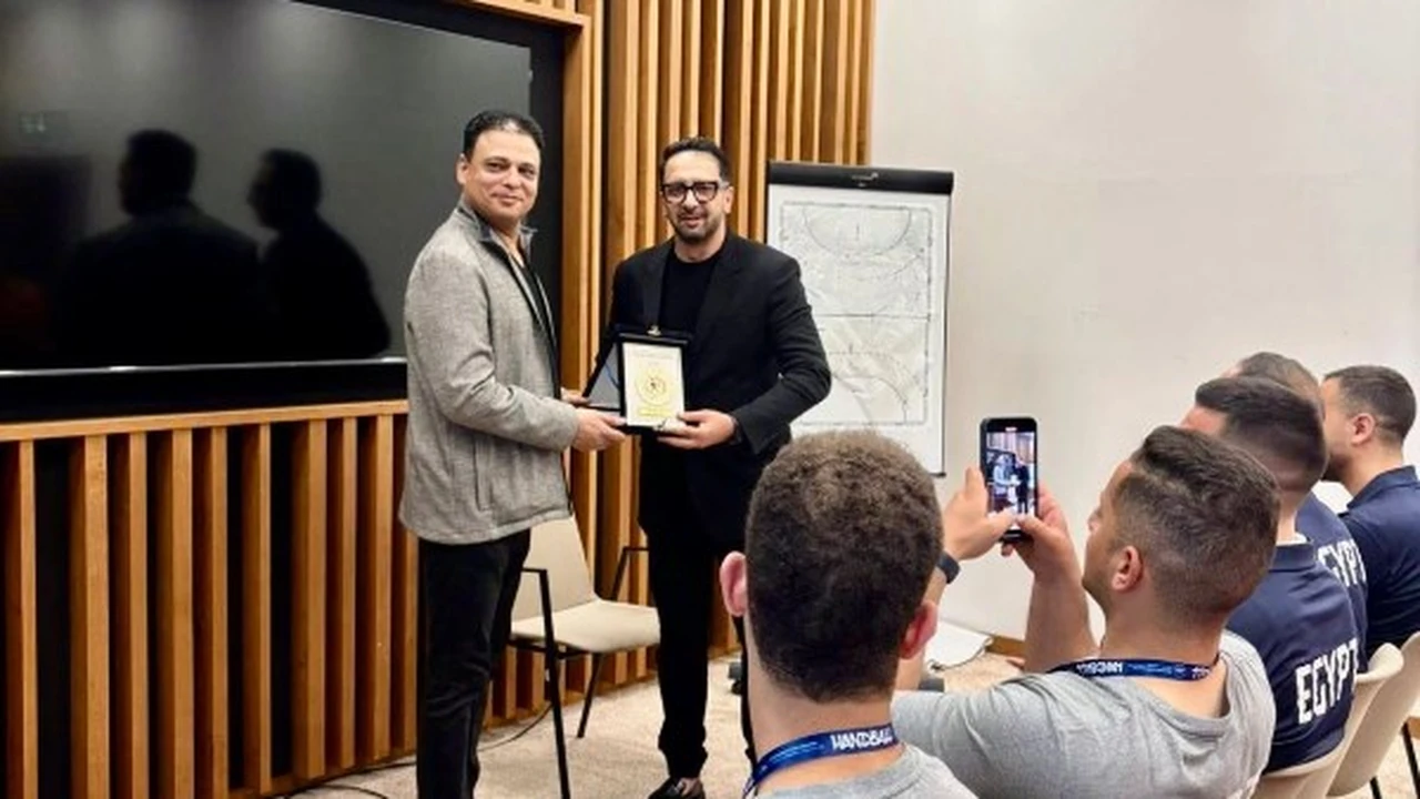 السفير المصري في سلوفاكيا يزور بعثة منتخب اليد 2008 ويثني على الأداء العالمي